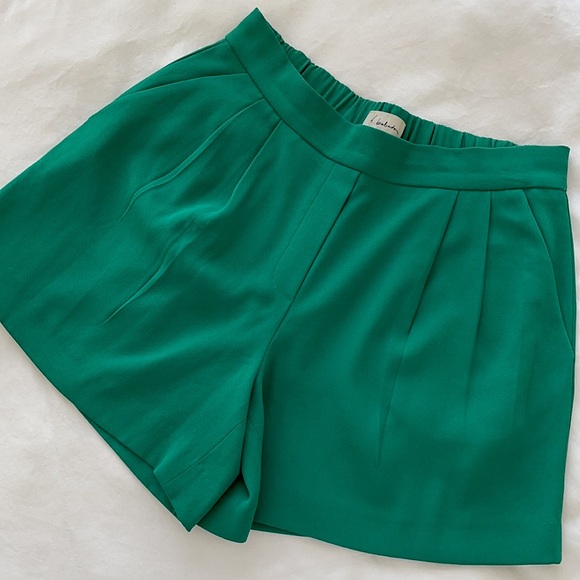 Aritzia Babaton Conan Short - Picture 5 of 7